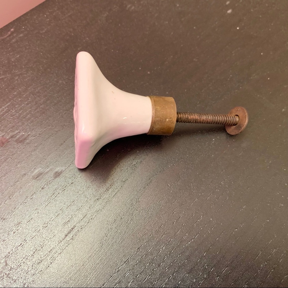 4 Cream Ceramic knobs - Picture 2 of 3